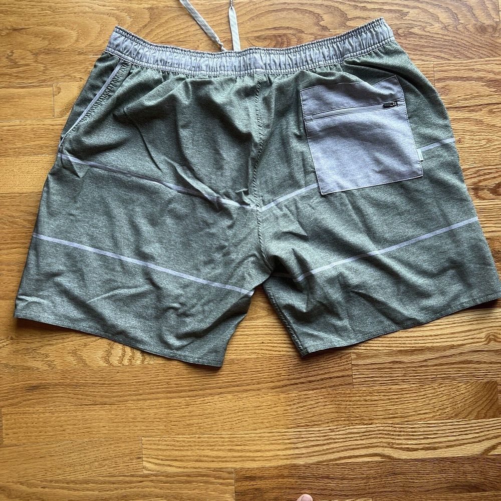 Vuori Trail Shorts Lined Men's Large Striped V341 Performance Green Size XXL 2XL - Picture 2 of 9